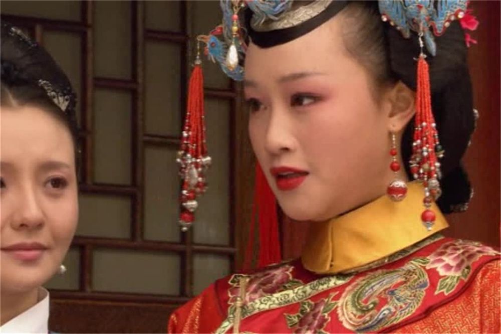 孟静娴喂弘曕，为何亲自尝一口？若非动了这念头，也不会成替死鬼