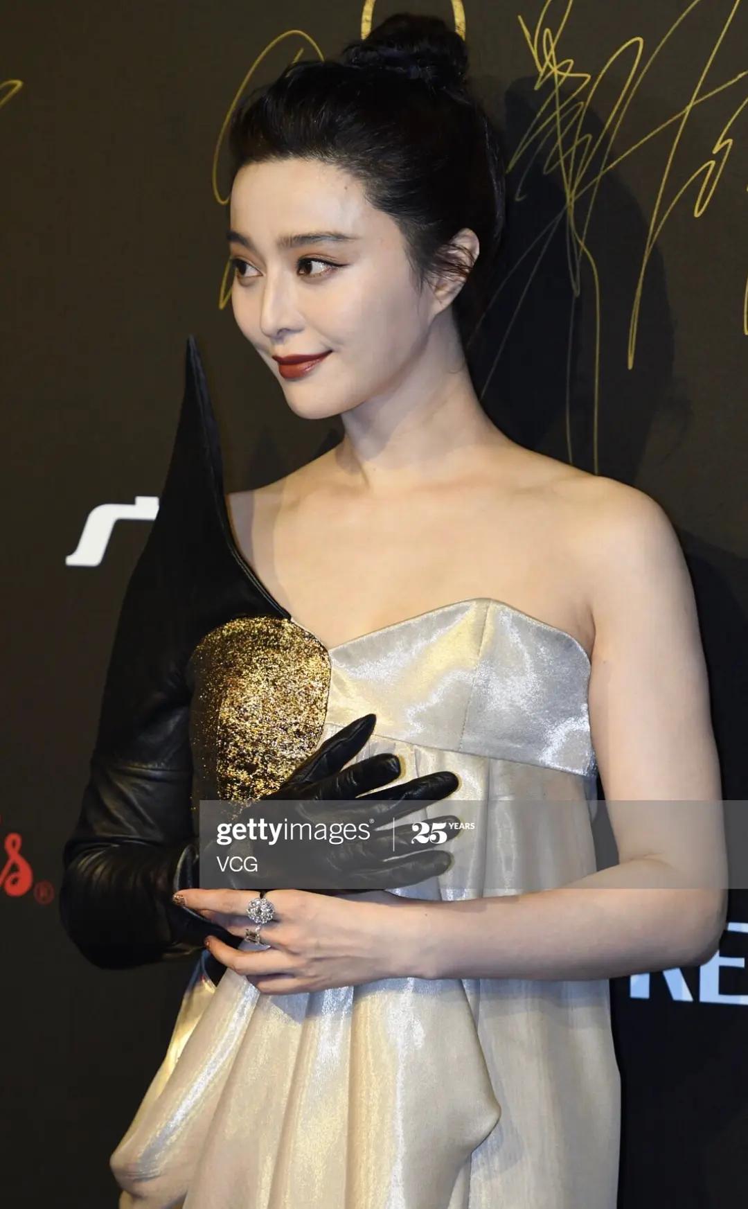 朋友圈的刘亦菲，头骨优越面部饱满流畅，范冰