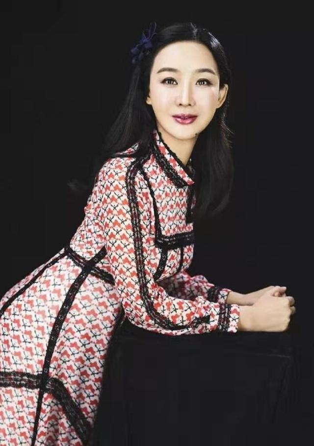 2009年，孙楠为了潘蔚和买红妹离婚，如今50岁买红妹过得又怎样？