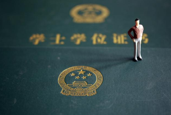 號稱“嚴進寬出”的成人高考到底難不難？