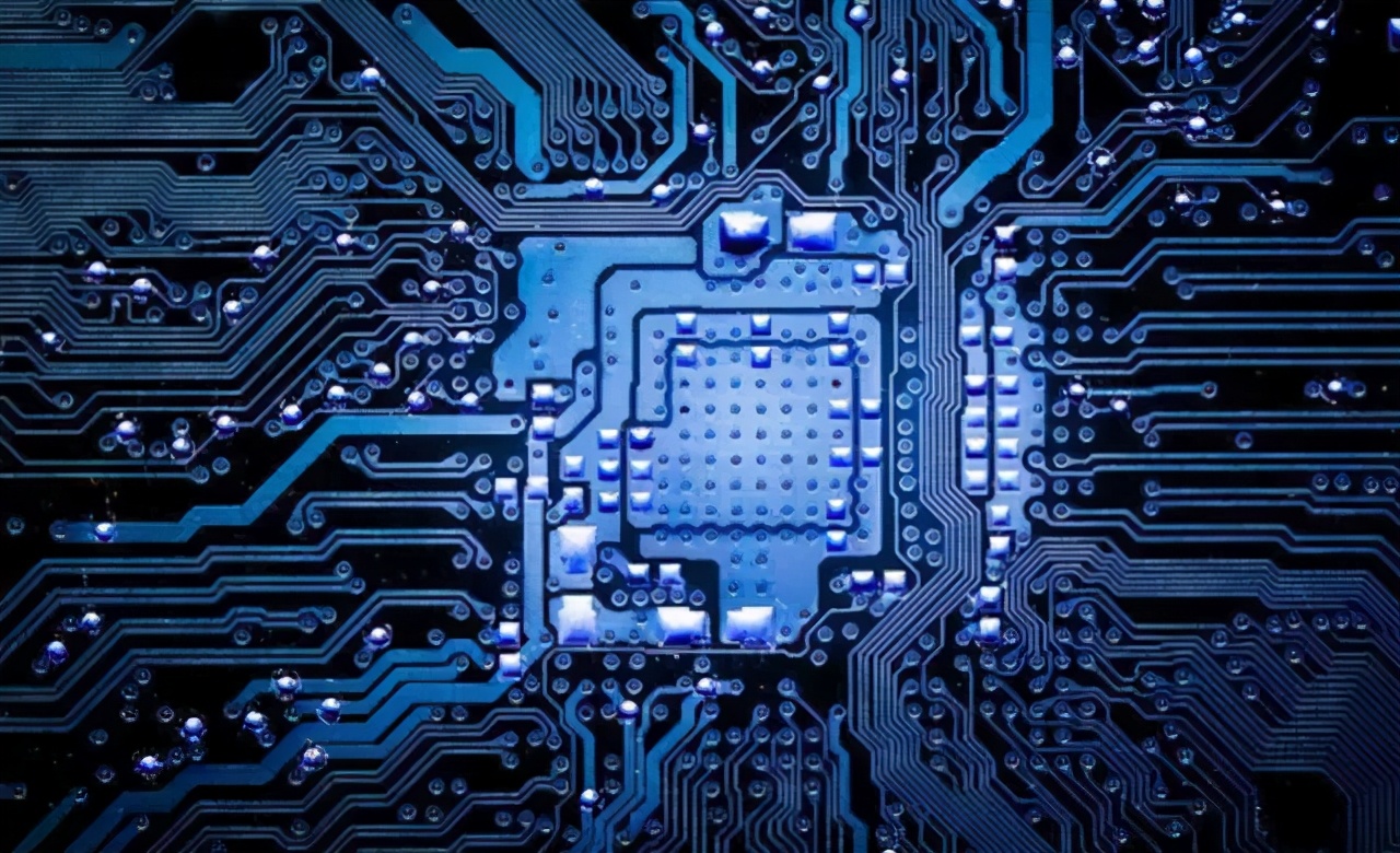 美国封堵为时已晚，我们77亿购买光刻机，西方放言中国无法仿造