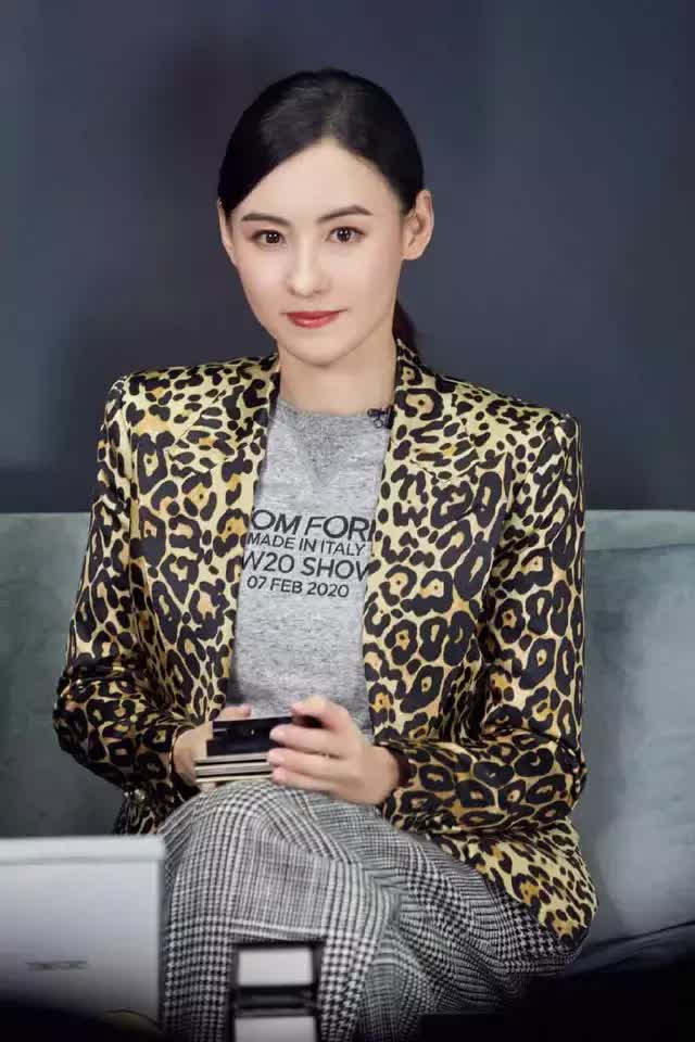 張柏芝罕見同框任賢齊，白衣配初戀發參加婚禮，把新娘風頭都搶了