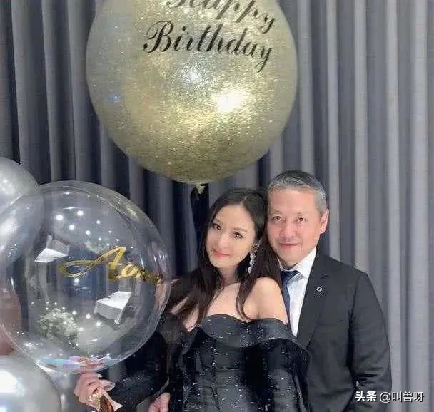 13岁就被富豪看中，追了6年终于追到手，如今4