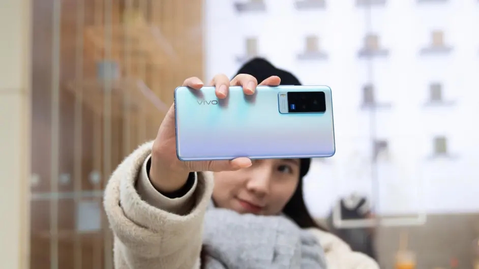 vivo默默发力，4800mAh+100%屏占比+120W，香得沁人心脾