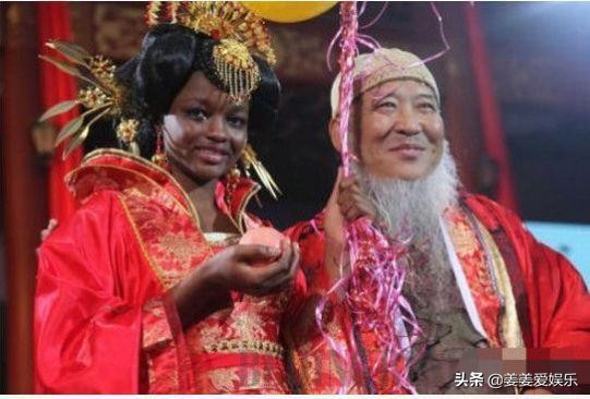 中国60岁大爷娶一个20岁非洲美女，女儿长大后的样子让人尴尬了