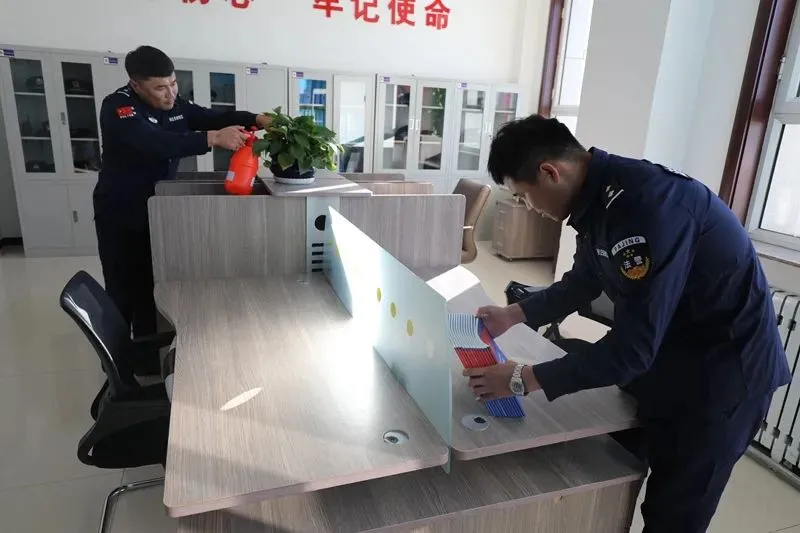 狠抓警容警纪促警队作风建设