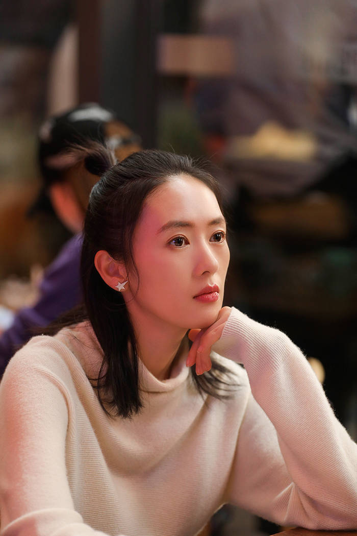 最佳女主角童瑤，35歲了，依然是非常的美，大她17歲的老公顯老了 - 頭條匯