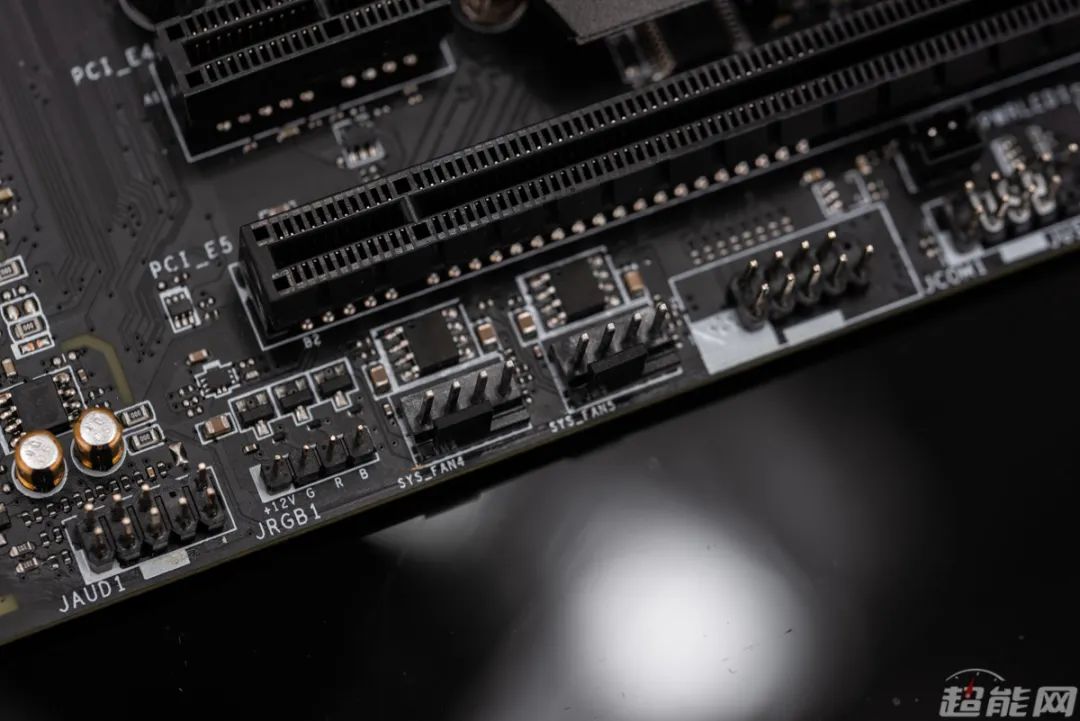 微星MPG Z490 GAMING CARBON WIFI主板评测
