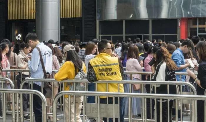 一天卖8000杯奶茶，营销神话还可以这样设计？