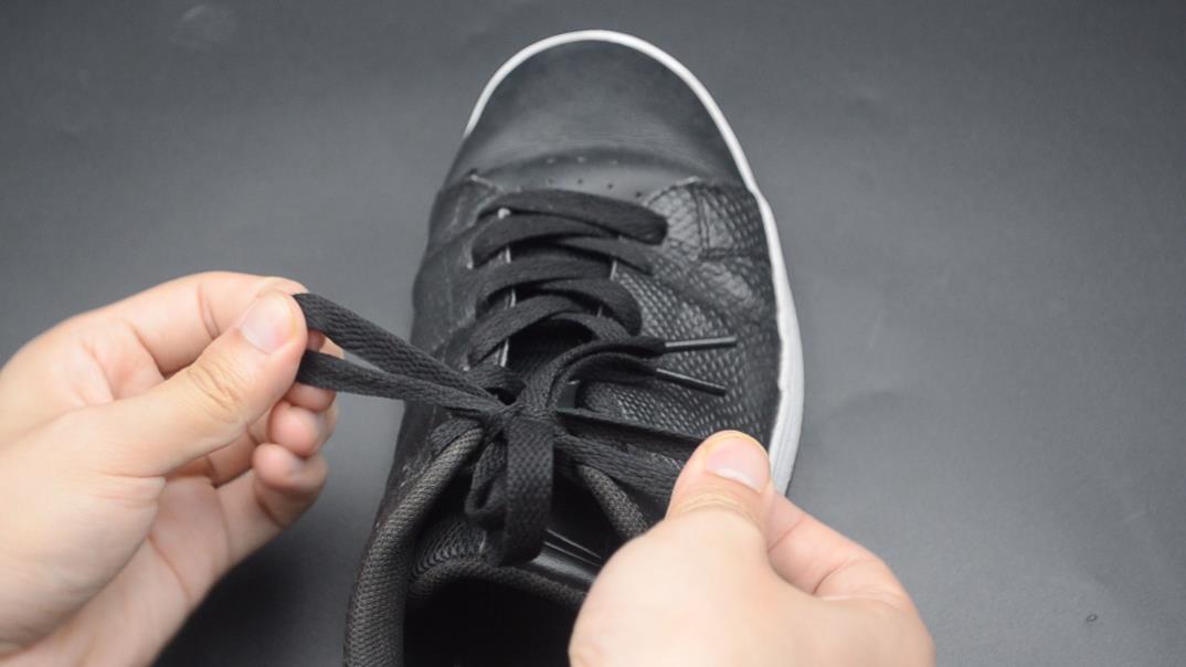 運動時鞋帶老是鬆動？ 教你一招雙蝴蝶結鞋帶係法，美觀又牢固