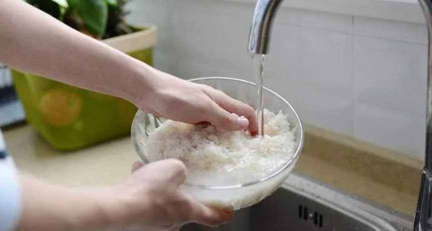 用淘米水洗脸真的会变白吗？好百邻教你淘米水的7种正确用法