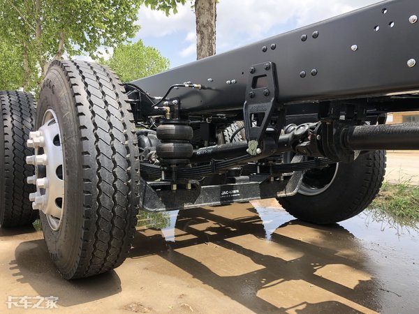 比8X4车型多拉1.2吨货，江淮格尔发K5W 8X2载货车拉