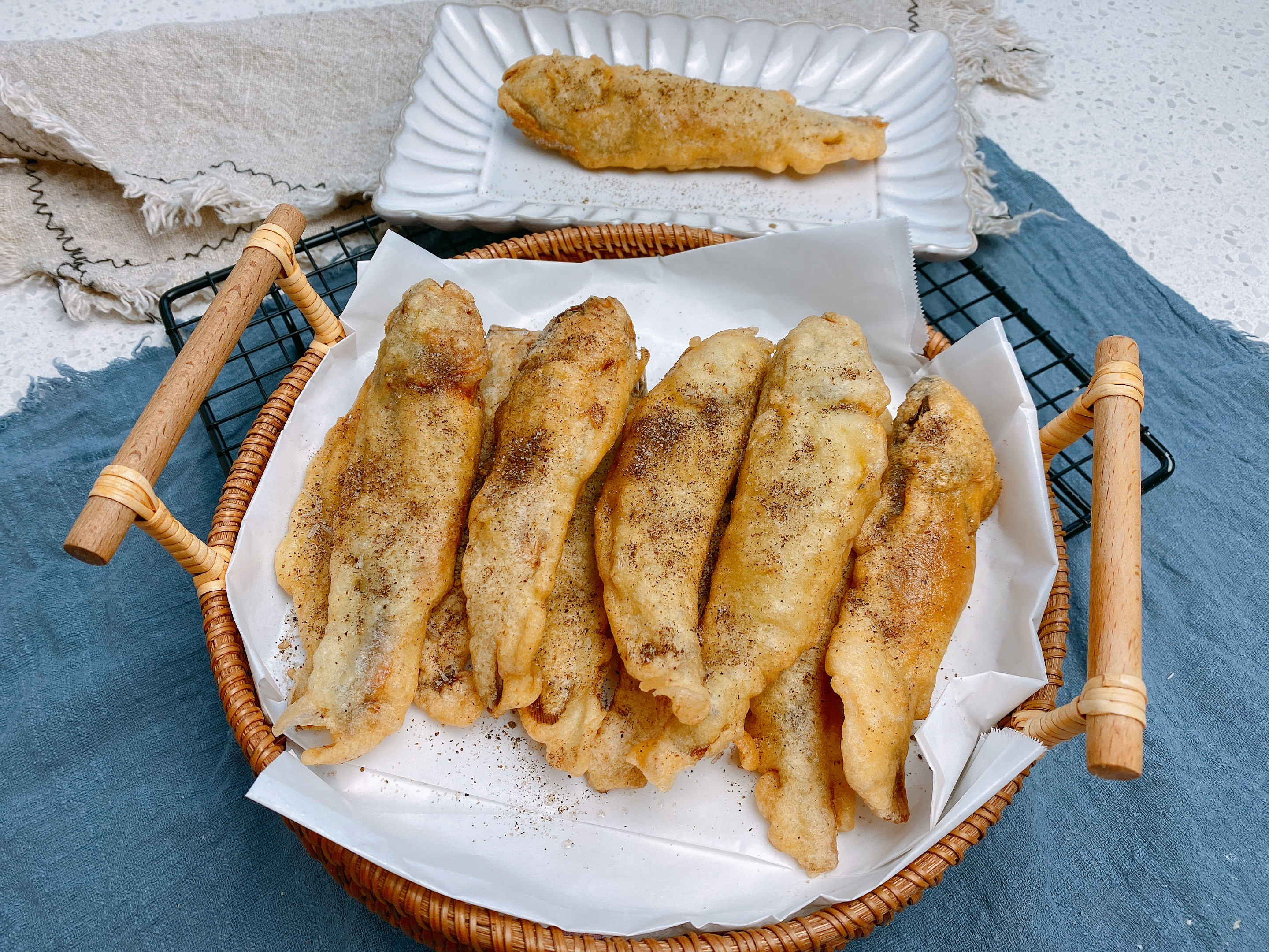 春節下酒菜乾炸小黃魚，麵糊很關鍵，這樣做酥脆掉渣，涼了不回軟