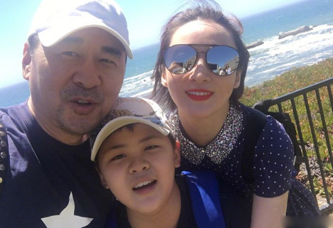 剧中他是威严无比的雍正，“正宫”蒋勤勤却把