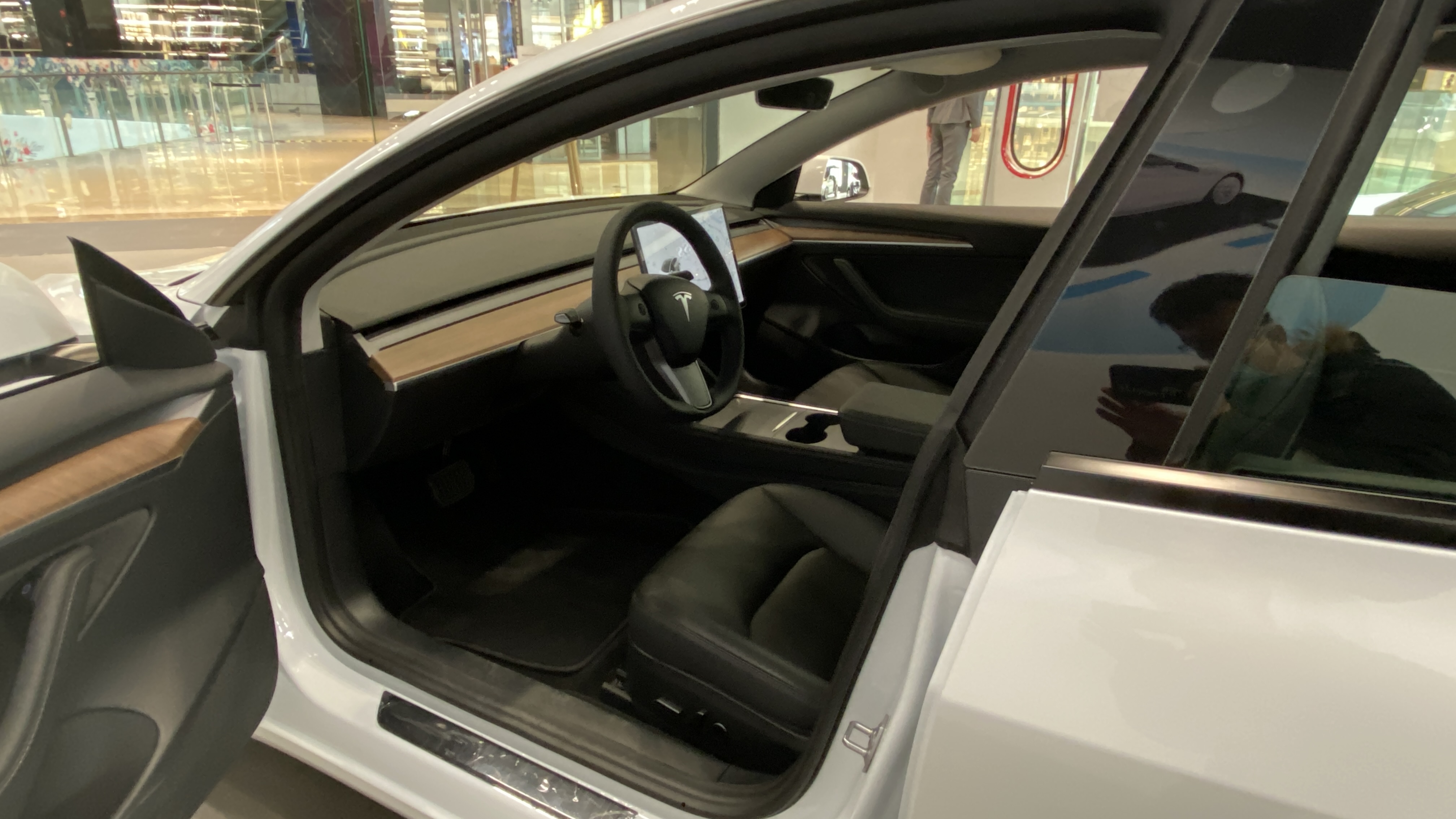 驾驶特斯拉model 3游天津,感受自动辅助驾驶功能