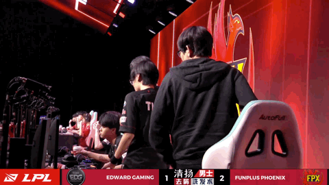 Netizen heat discusses the handclasp after FPX surpasses: Does the century reconcile 2? Be still public relations is made beautiful look to the person? 