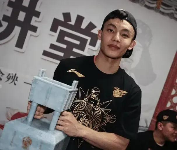 广东队输给辽宁原因一览，徐杰化身中锋尽力了，真的救不了广东队