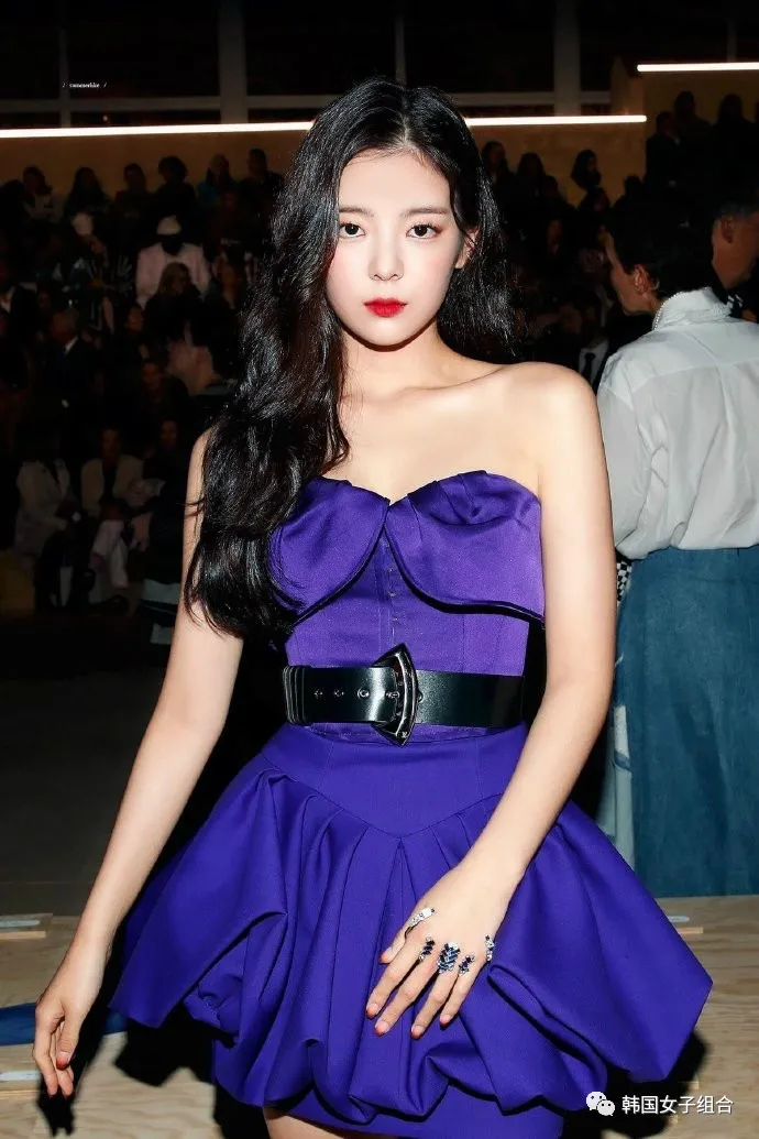 头型和肩膀线条世上绝美的这位女团爱豆,与生俱来的完美线条