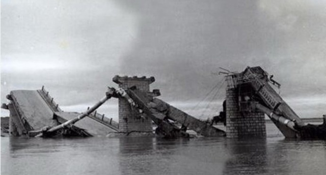老照片：1976年唐山大地震，全市四分之一的人口死亡