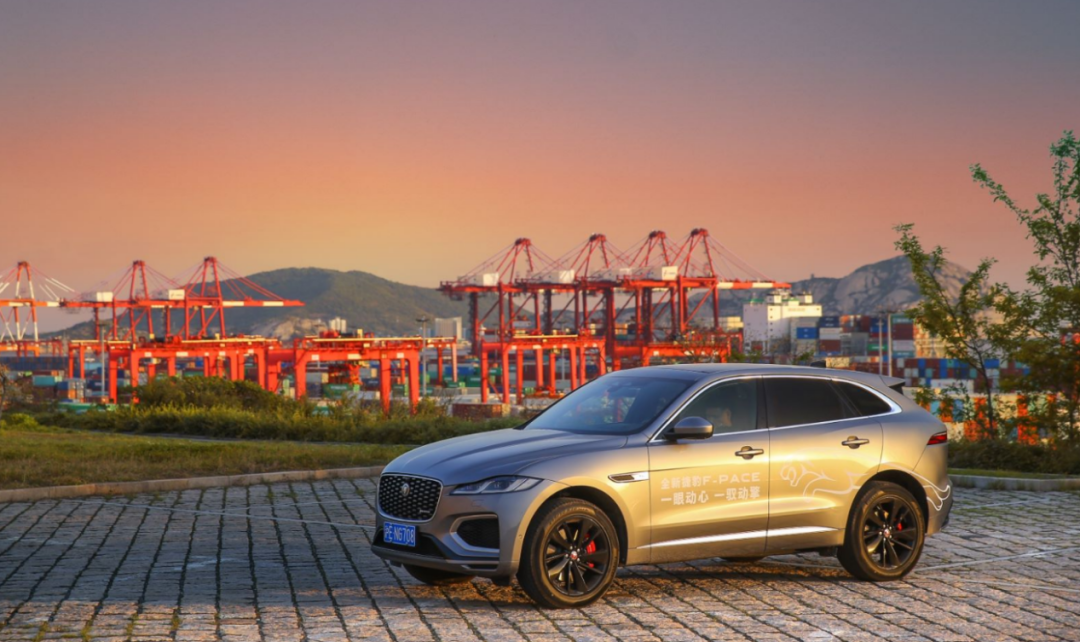 电气化时代下的捷豹F-PACE，能否守住优雅与运动的倔强？