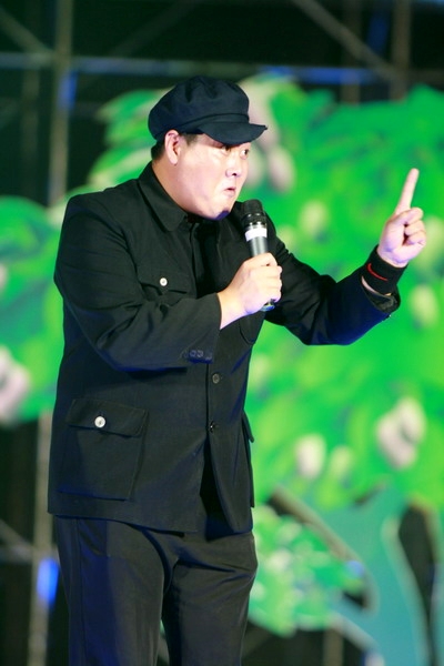 超强模仿秀来袭，他为了模仿赵本山整容又改名