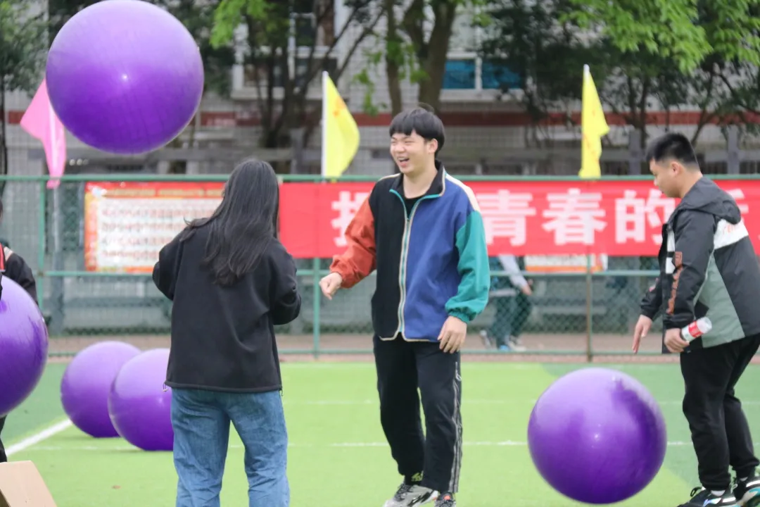 四川民生资讯 南充市李渡中学:匠心“筑”青春,释放同心协力的奋进光芒;趣味“心”运动,绽放拼搏进取的学子风采