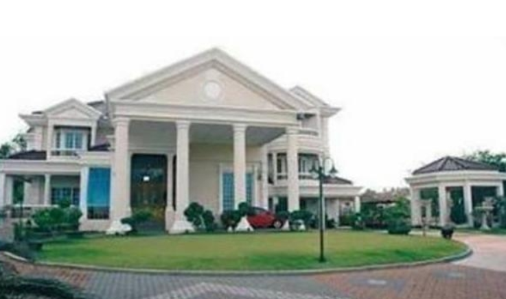 吴尊晒全家近况照！超大厨房里挂着7口锅，11岁女儿五官十分精致