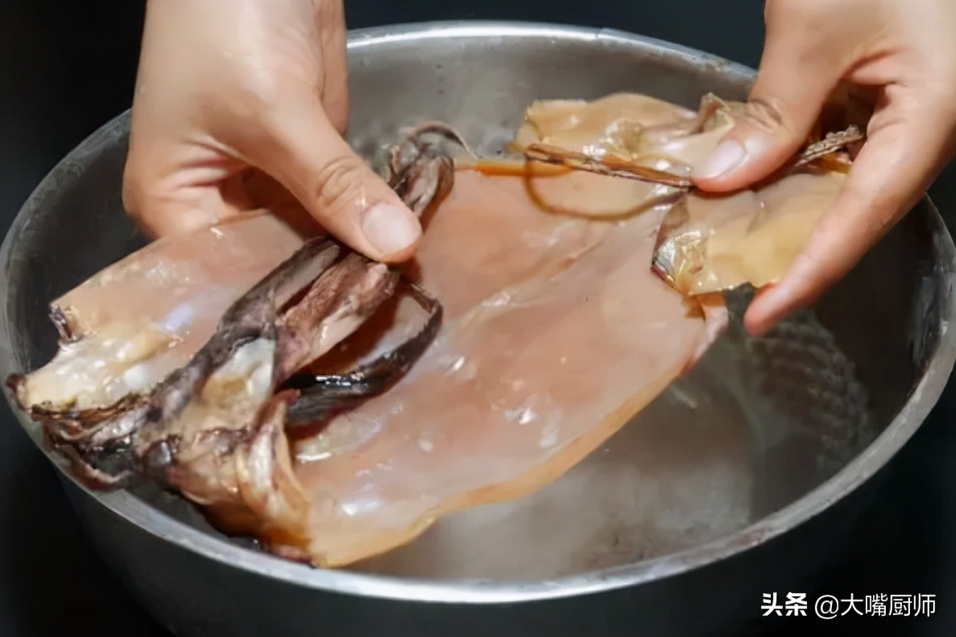 Don't use clean water to soak dried squid. Old fishermen said to add 2