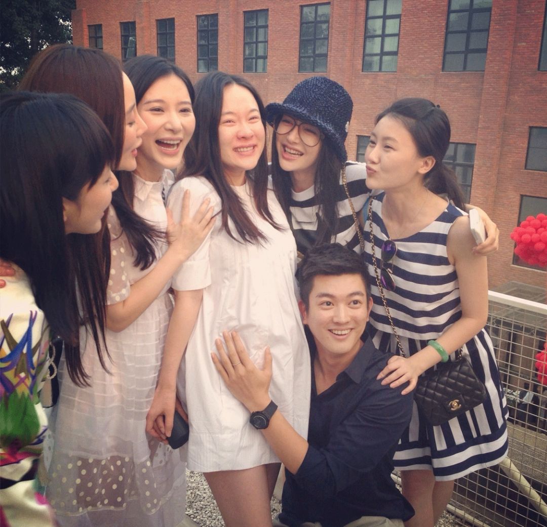 吉娜怀孕7个月状态 这身材我一个女的都羡慕