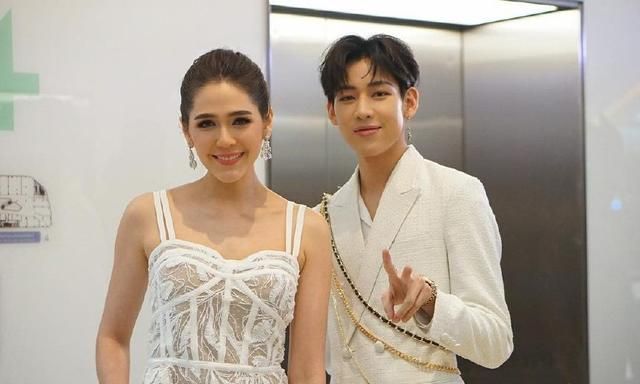 杨颖穿4万块连衣裙冷艳迷人，不曾想泰国时尚教主穿出不同韵味