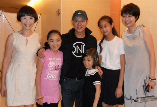 Jet Li's way of being a father: the two daughters of the ex-wife let ...