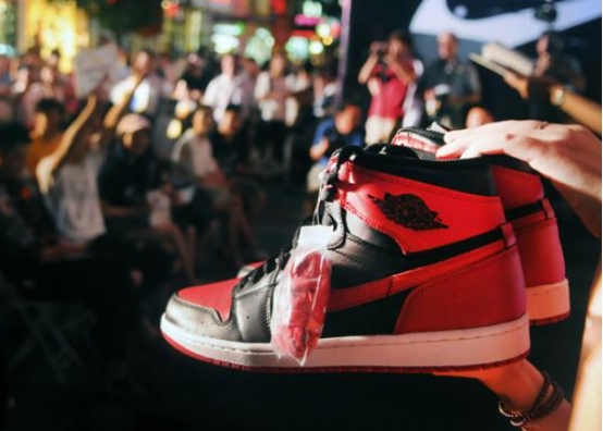 “炒鞋风”刮向国货，价格猛增31倍，央媒终于看不下去了