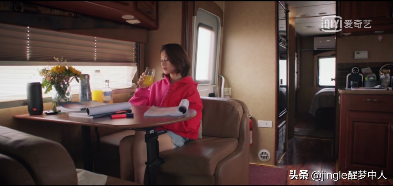 秦岚飙戏《怪你过分美丽》，各路叫好，只因为