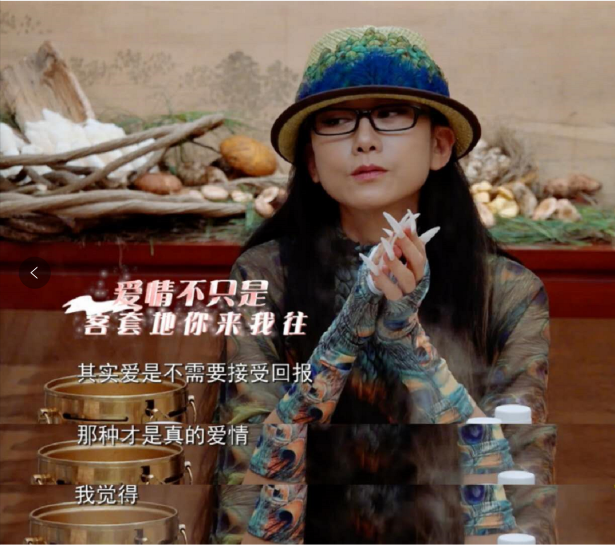 女人不生孩子就没价值？杨丽萍回应争议：我跳舞就像在生孩子