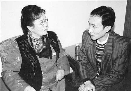 2000年赵丽蓉临终前，对巩汉林留下一句忠告，他