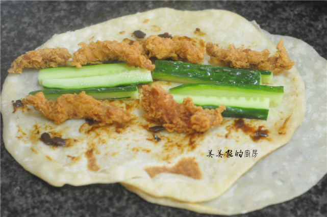 自製墨西哥雞肉捲，5分鐘就上桌，不用揉麵真省事，孩子的最愛