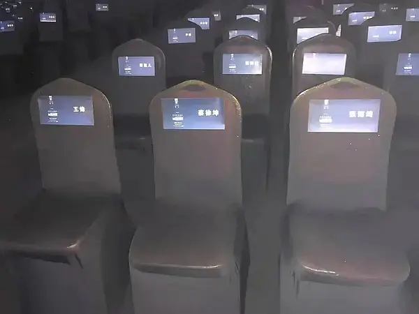 火药味太浓！网曝明星抢前排，万茜黄圣依还坐了陈坤等人的位置？