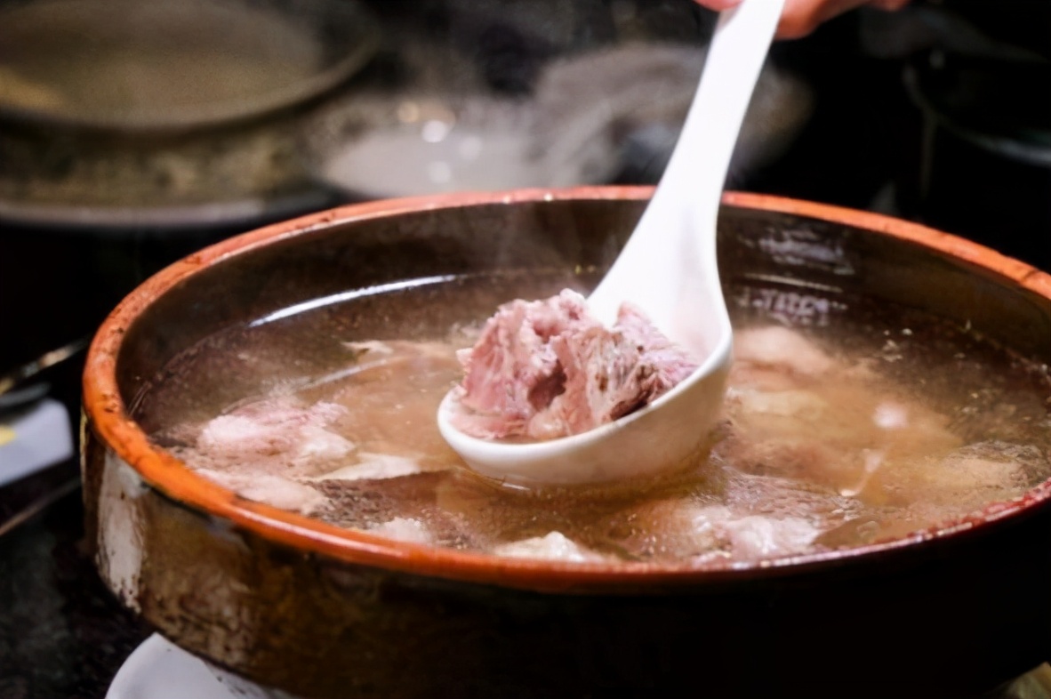 这种调料家家都有 炖肉汤、骨头汤时不要放 不然会毁了一锅汤