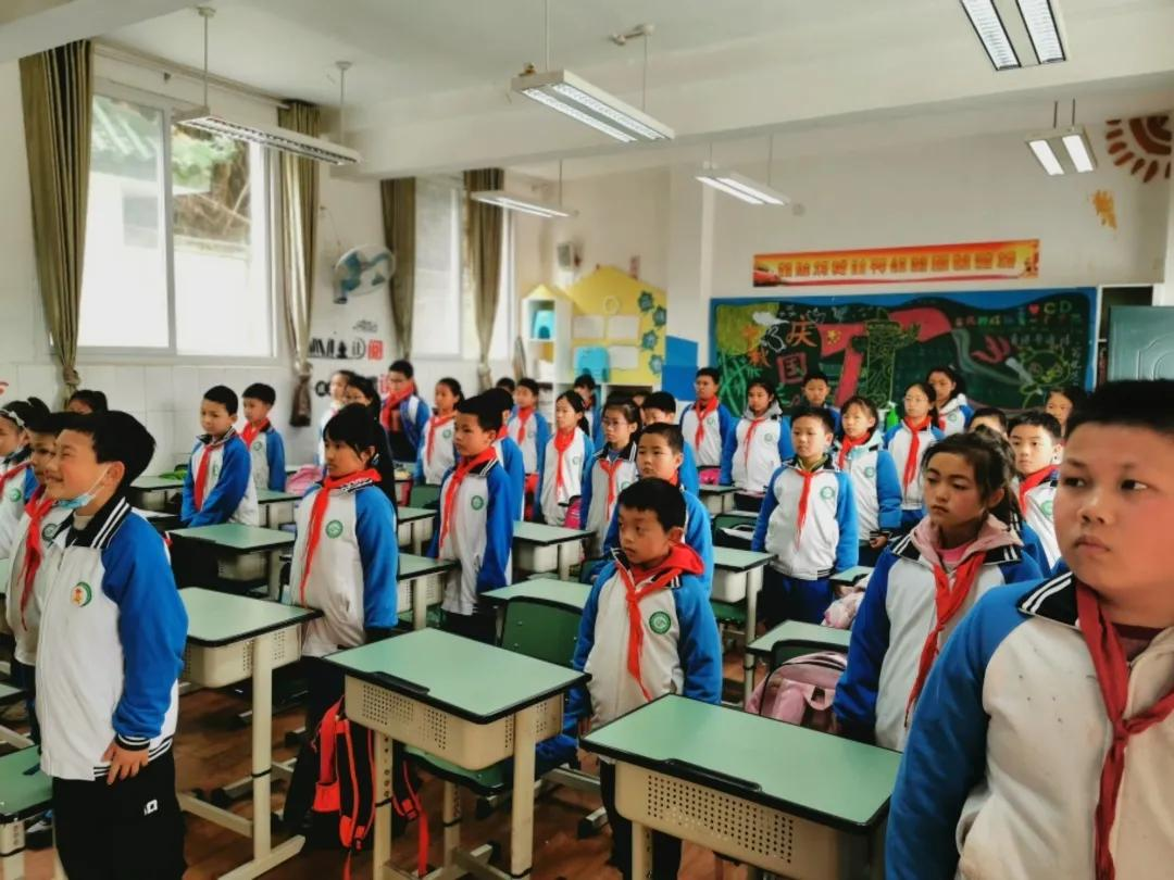 天府新区新兴小学“雷锋活动日”少先队主题活动