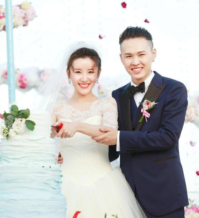 “音乐疯子”张玮：从high歌爆红到跑龙套，一手好牌怎么糊的？