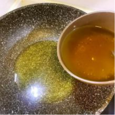 紧实的牛肉搭配嫩滑的豆腐，满满一锅汤，暖心又暖胃