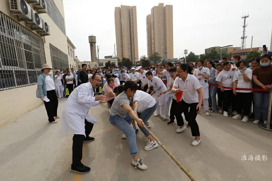 三原县医院庆祝“5.12”国际护士节拔河比赛