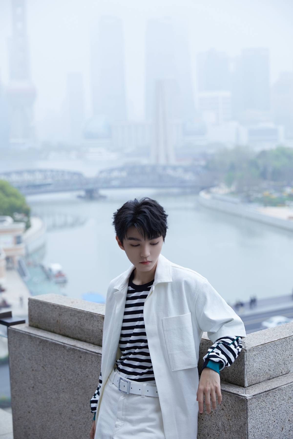 A piece of of Wang Junkai tall paste pursues, be praised by vermicelli made from bean starch however again and again, it is exaggerate or be practical and realistic