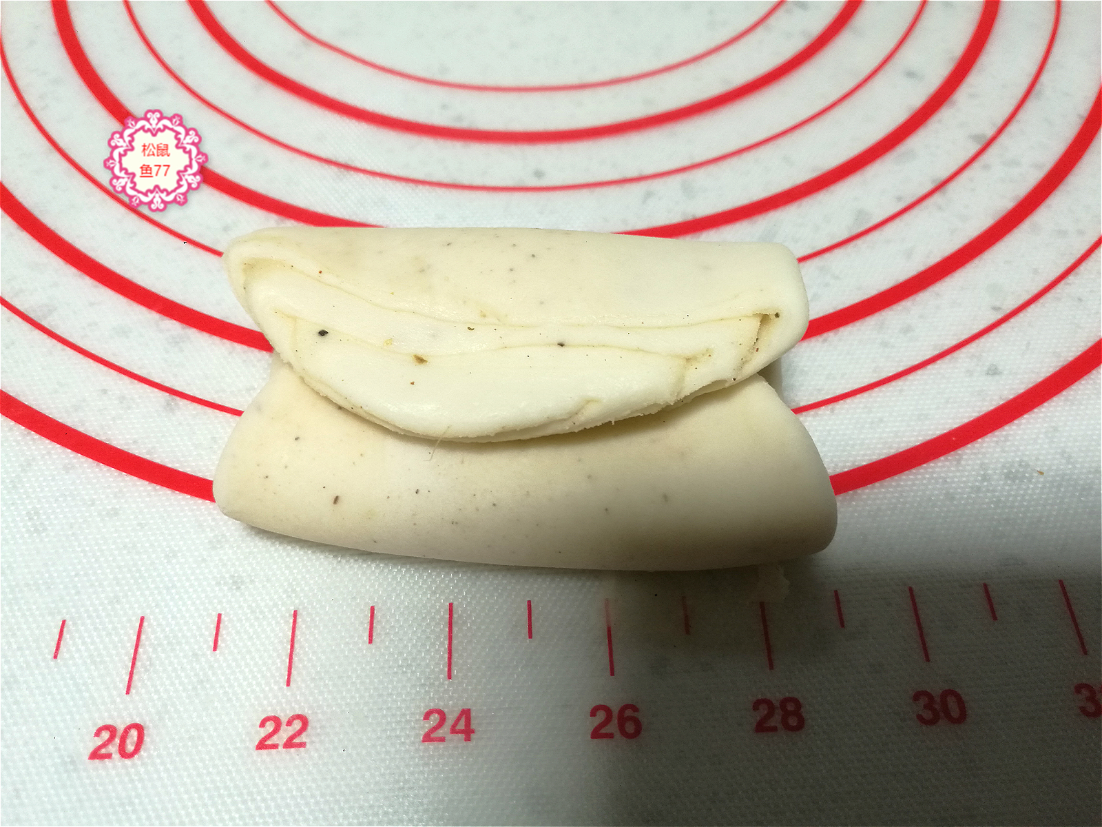 一捏就碎，一碰就掉渣兒，一吃倍儿香的油酥小燒餅，做法超簡單