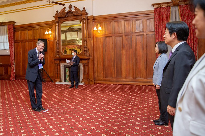 "友邦"首相感染病毒去世，蔡英文聞訊"悲痛萬分"，親自表達哀悼之意