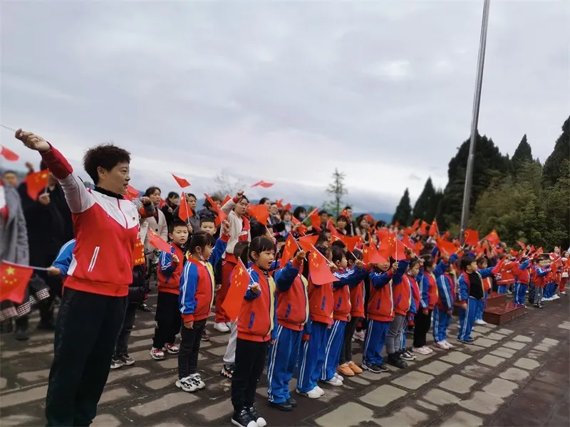 四川省民生研究会新媒体中心-官网 缅怀先烈敬英雄 融情寄思话清明——广元市树人幼儿园开展清明节主题教育活动