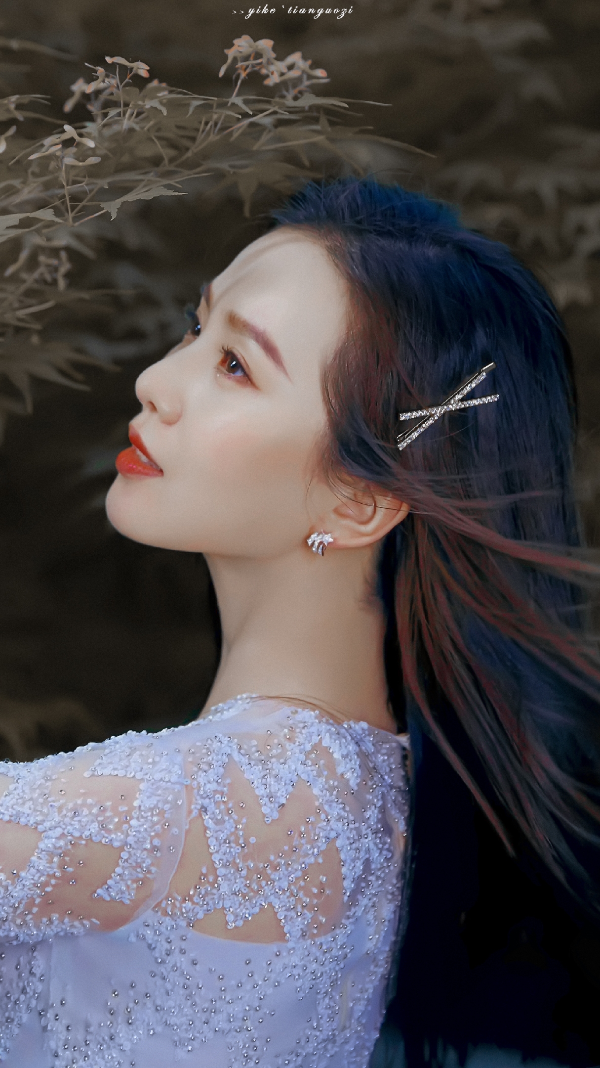 刘诗诗产后复出与李佳琦直播，少女感满满，这