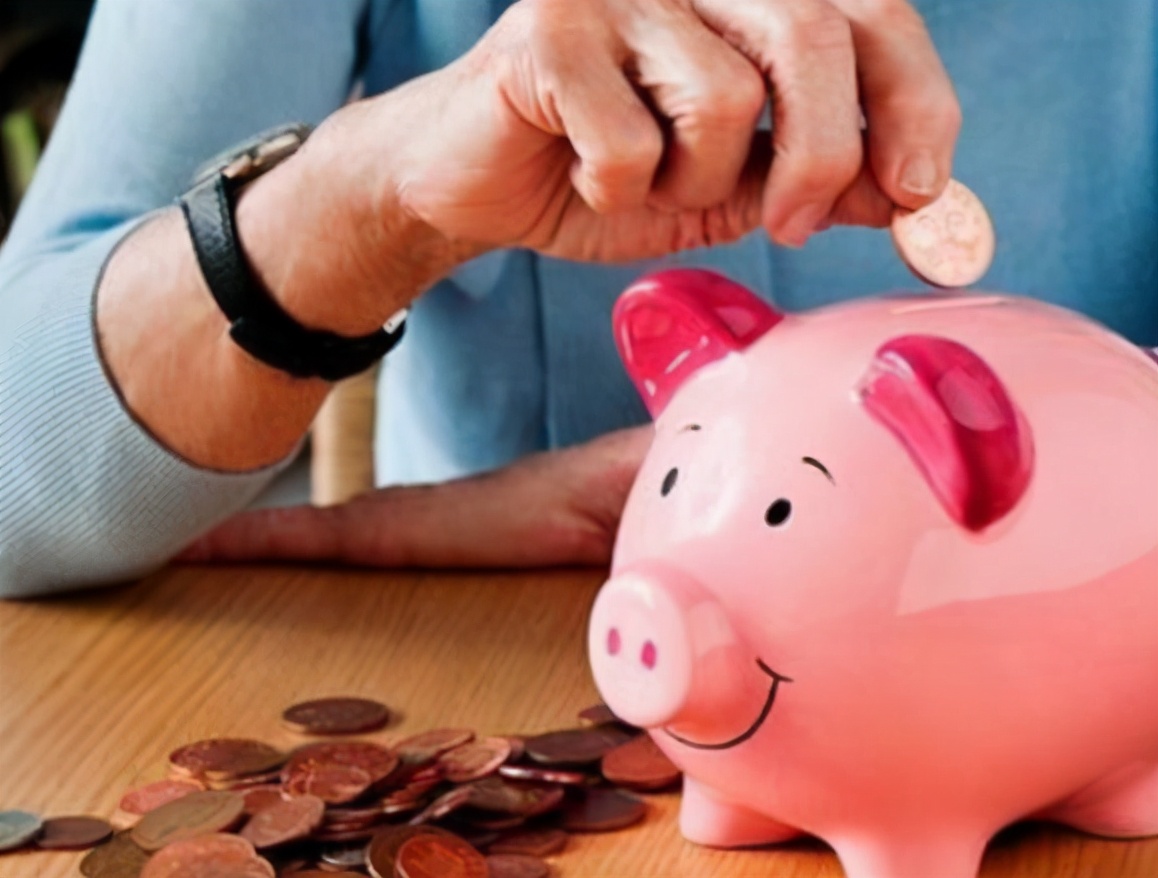 我国人均存款公布，如果存款过了8000元，就超过