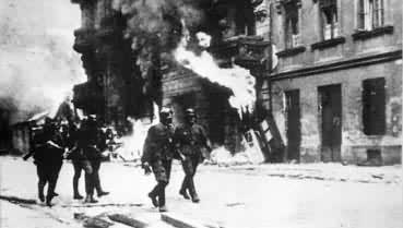 苏联人德国人都是敌人！所谓华沙起义只不过就是愚蠢的提前夺权