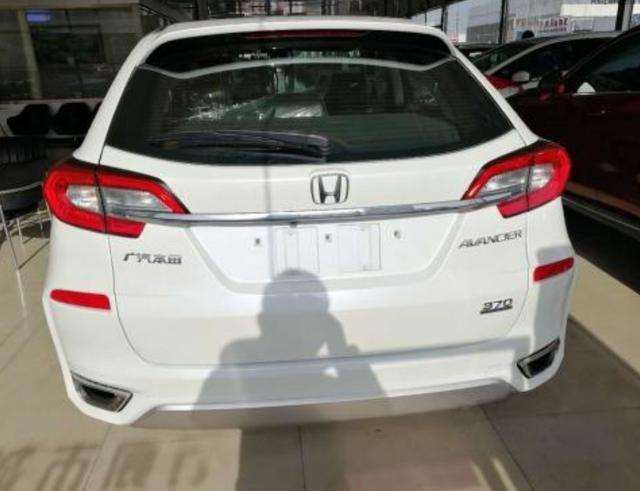 女司机刚提新车就被扣12分，问其原因，只怪自己